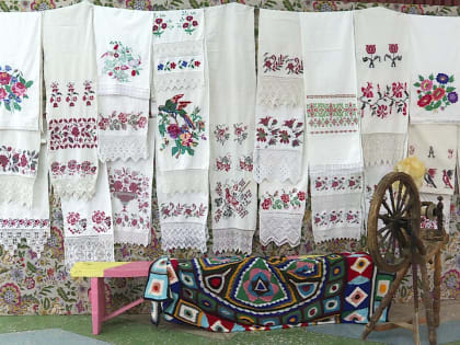 Традиционные русские рушники представили на выставке в Колюпановском доме культуры