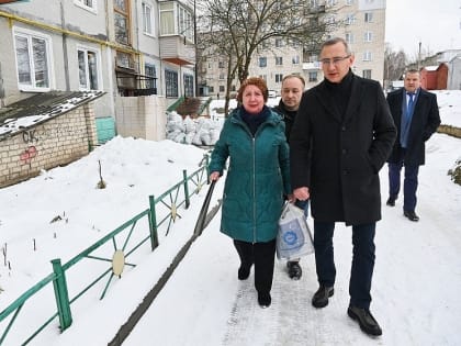В Людиново Владислав Шапша выслушал жалобы жителей на недостатки благоустройства