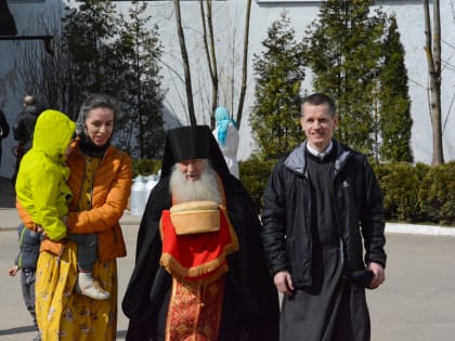 Пасхальное поздравление наместника монастырской братией