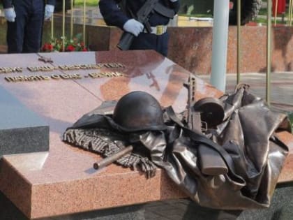 В Калужской области на территории мемориального комплекса деревни Кузьминичи открыт памятник воинам – защитникам
