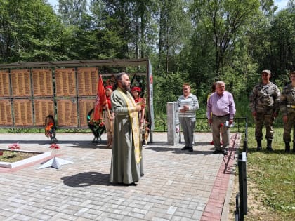 Автопробег по местам захоронения воинов в день освобождения села Ульяново