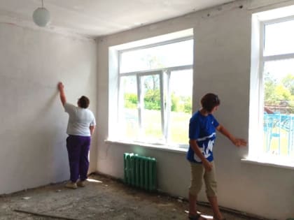 «Партийный десант» проверил ход капремонта Дудоровской средней школы