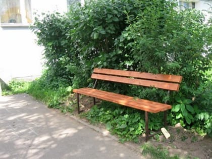 Скамейка возле дома: что можно, что нельзя?