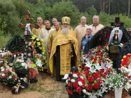 Лития на могиле послушника Олега (Черноусова) в городе Людиново