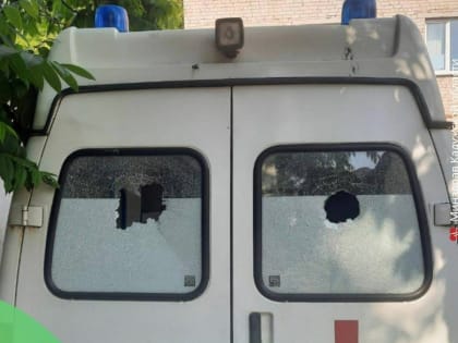 В Калуге подростки кирпичами разбили три машины Скорой