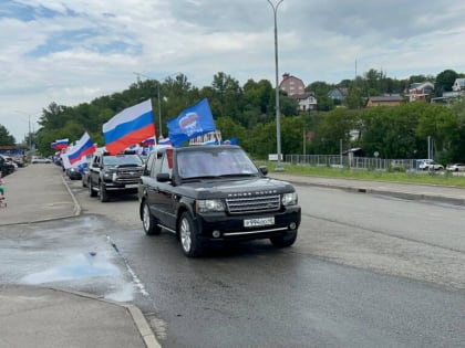 В день России по Калуге прошёл автопробег с триколорами
