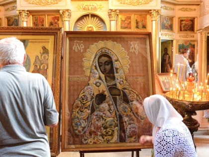 Насельники Пафнутиева монастыря принимают участие в крестном ходу "Помолимся о земле Калужской"