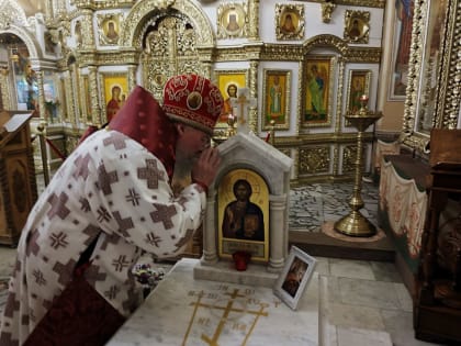 Епископ Никита совершил всенощное бдение в храме святых Жен Мироносиц города Калуги