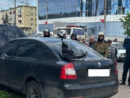 В Калуге Škoda сбила женщину и влетела в филармонию