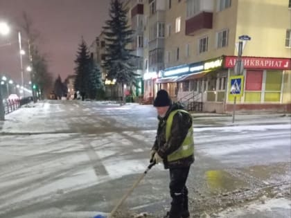 Коммунальные службы Калуги продолжают борьбу со снегом