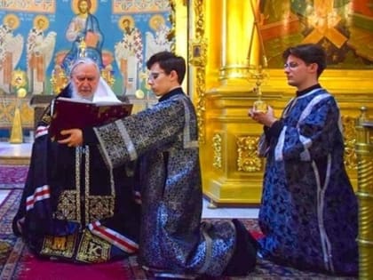 Глава Калужской митрополии совершил вечерню с чином прощения в Свято-Троицком кафедральном соборе