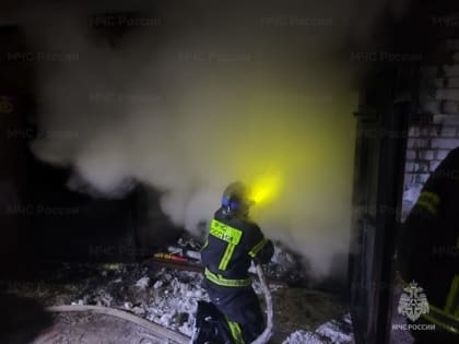 За ночь в Калужской области сгорели баня и гараж