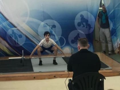 В СШОР «Квант» проходит юбилейный турнир по тяжелой атлетике