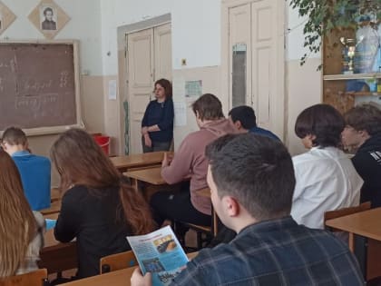 Сотрудники ИК-7 провели профориентационную беседу в средней общеобразовательной школе №8 г. Калуги