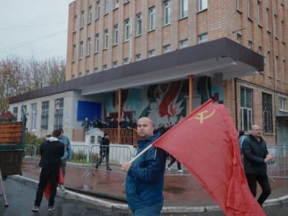 Перед калужским Домом Печати сняли кадры для фильма о Донбассе