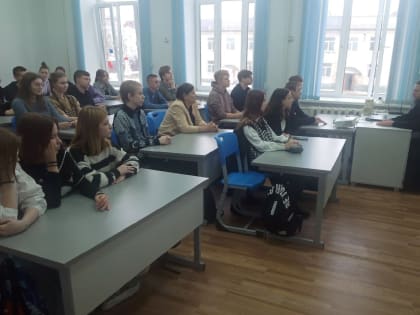 Благочинный Сухиничского округа встретился со старшеклассниками