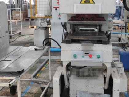 В Калуге женщина получила травму во время работы на прессе