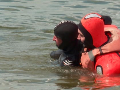 Спасатели Калужской области отрабатывают навыки спасения на воде