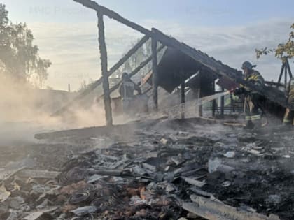 Ночью в Кирове сгорел жилой дом