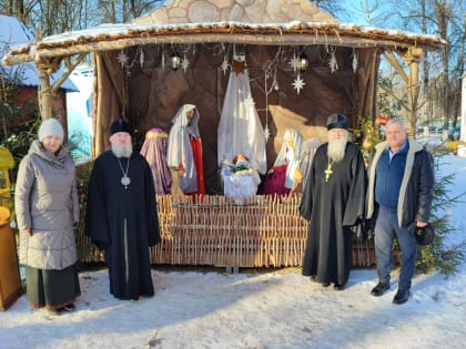 Епископ Никита посетил выставку детского творчества  «Встречаем Рождество Христово!» в Людиново