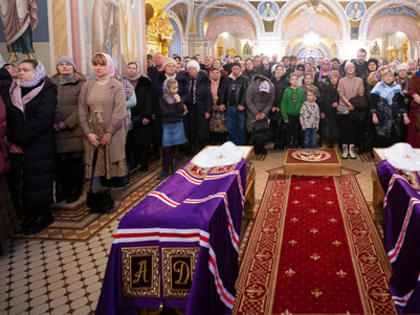 Состоялось перезахоронение саратовских архиереев ХХ века архиепископа Досифея (Протопопова) и епископа Вениамина (Милова) в нижнем храме Свято-Троицкого кафедрального собора г. Сар