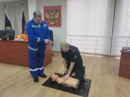 В Калуге следователи посетили занятие по тактической медицине