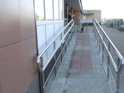 По требованию прокуратуры в Малоярославце обновили пандус у входа в поликлинику