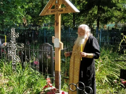 Лития на могиле монахини Татианы (Бодриковой) в городе Людиново