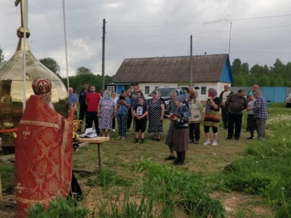 Установка Креста на куполе храма в деревне Верзебнево Людиновского района