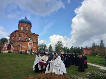 Торжественные богослужения в Феклиной пустыни