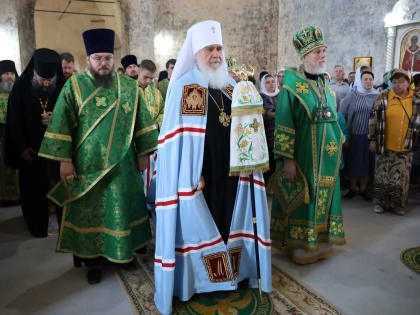 Архиереи Калужской митрополии совершили Божественную литургию в селе Боровенск Мосальского района Калужской области