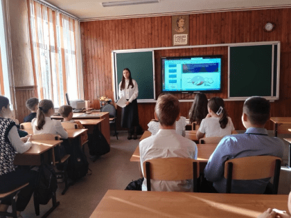 Калужские школьники в День учителя попробовали себя в роли педагогов