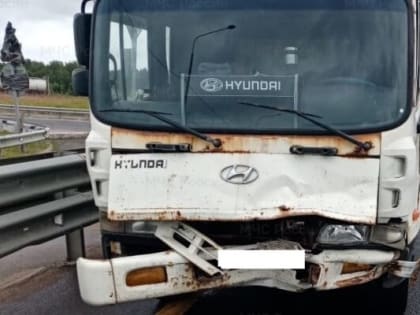 В Малоярославецком районе столкнулись легковушка и грузовик