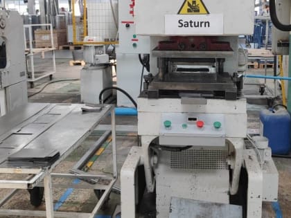 На предприятии в Калуге работница попала под пресс