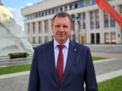 Председатель Закособрания Геннадий Новосельцев поздравляет калужан с Днем России