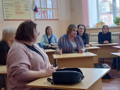 Благочинный Людиновского округа Козельской епархии посетил открытый урок в школе