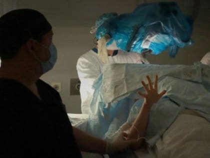 Калужские нейрохирурги впервые провели уникальную операцию на мозге пациентки в полном сознании