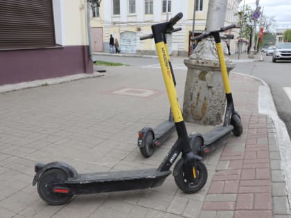 Калужанам напомнили про улицы, где запрещено ездить на самокатах