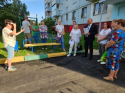 Встреча депутата с жителями: обсуждение проблем в Дорожном переулке