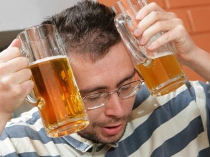 Врач назвал простые способы избавиться от похмелья утром после праздника