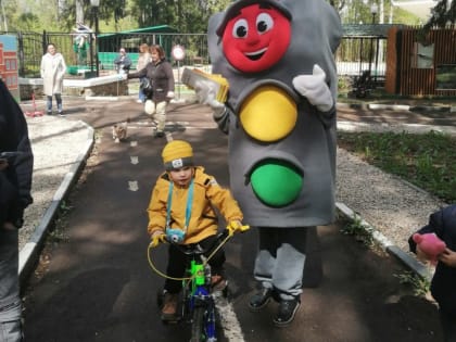В ГОРОДСКОМ ПАРКЕ АВТОГОРОДОК ОТКРЫЛ ЛЕТНИЙ СЕЗОН