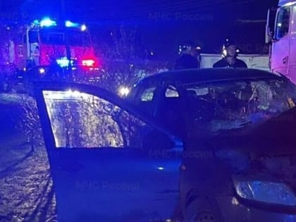 В Дзержинском районе столкнулись «Лада» и «Камаз»