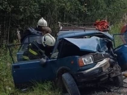 В Спас-Деменском районе жестко столкнулись “Вольво” и “ВАЗ”