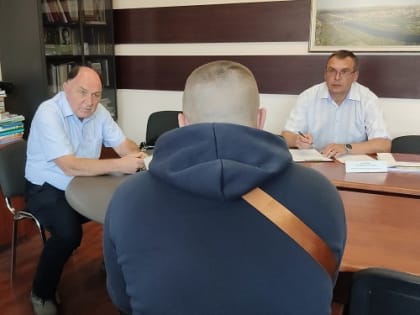 Гражданство, долги, земельные споры: с какими проблемами приходят люди на прием к Уполномоченному?