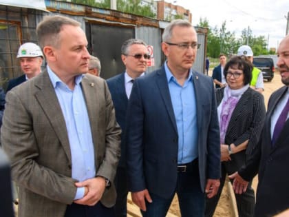Губернатор представил Александру Сидякину строящиеся соцобъекты Калуги