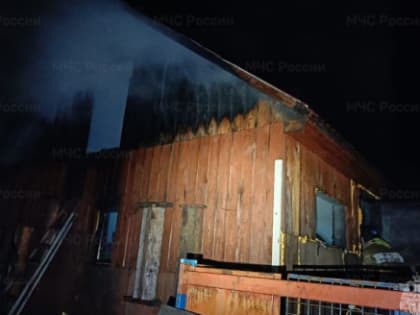 В Калужской области огонь в дачном доме тушили 7 пожарных