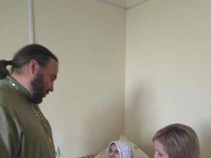 Священник посетил палаты сестринского ухода