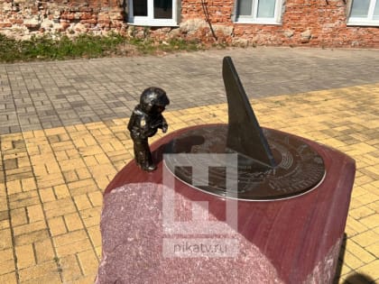 В Калуге приземлился космонавтик Школьник