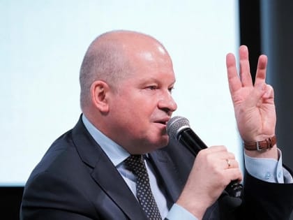 Более 150 учеников педагогических классов приняли участие в «Диалоге на равных» с министром образования и науки Калужской области