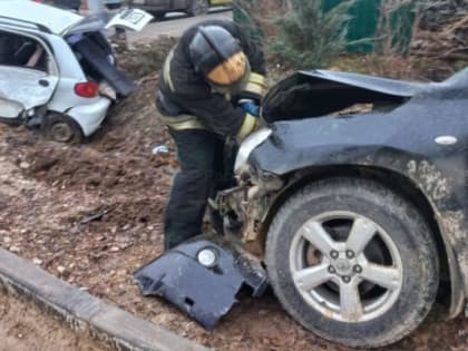 В Малоярославце столкнулись “Тойота” и “Дэу”